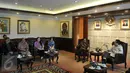 Suasana pertemuan antara Ketua DPD RI, Irman Gusman dengan Jajaran Group Surya Citra Media (SCTV, Indosiar dan Liputan6.com) Gedung DPR, Jakarta, Selasa (8/3/2016). Kunjungan tersebut dalam rangka silaturahmi. (Liputan6.com/Johan Tallo)