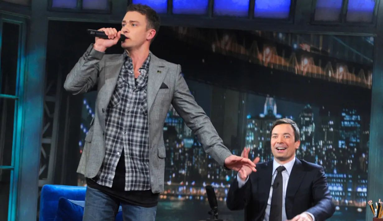Pada Maret 2009. pelantun Cry Me a River itu tampil di episode pertama Late Night With Jimmy Fallo untuk mendukung sahabatnya. (Dana Edelson/Getty Images/USMagazine)