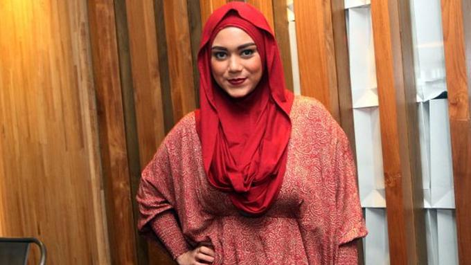 Suami Rock n Roll, Thalita Latief Tak Diharuskan Berhijab ...