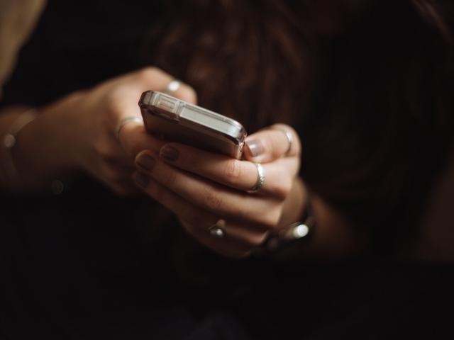 Chat Belum Dibalas Pacar Lakukan Ini Biar Tak Perlu Drama Lifestyle Fimela Com