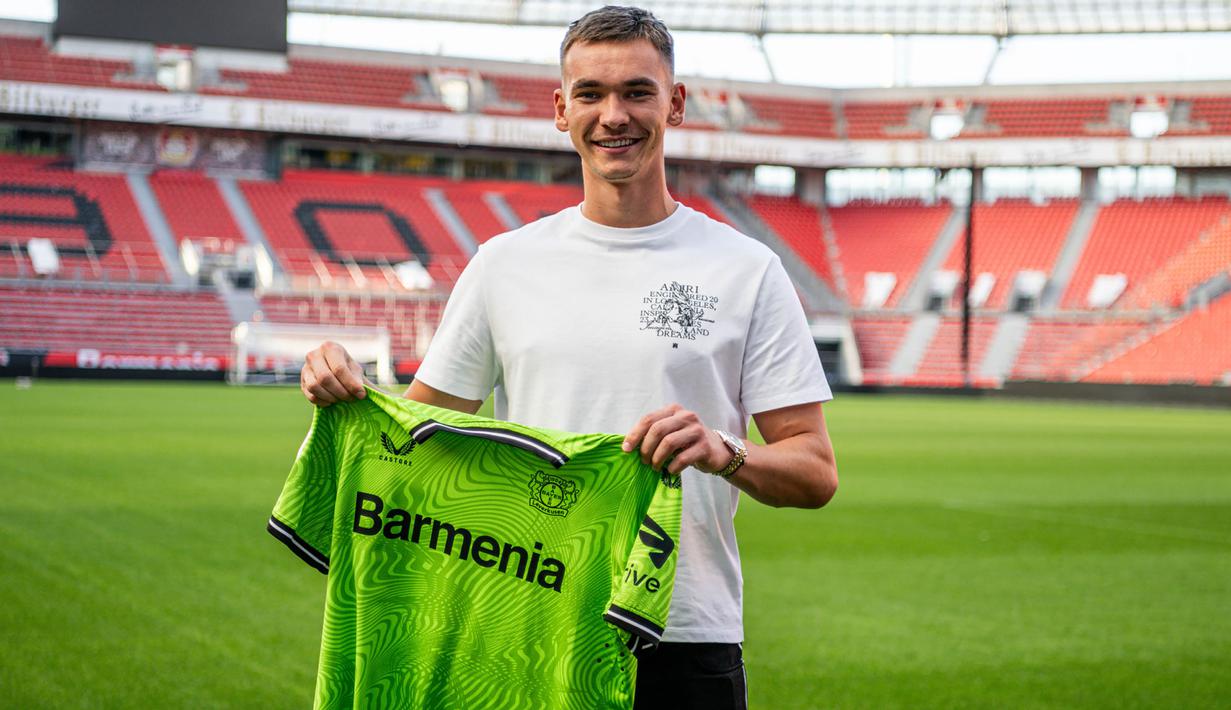 Sejak dipromosikan ke tim utama Manchester United dari tim U-21 pada awal musim 2022/2023, namun tak sekalipun Matej Kovar, kiper asal Republik Ceska mendapatkan menit bermain di Liga Inggris. Ia akhirnya memilih hengkang ke Bayer Leverkusen pada awal musim 2023/2024 yang mengontraknya hingga 30 Juni 2027 dengan nilai transfer 5 juta euro. (bayer04.de)