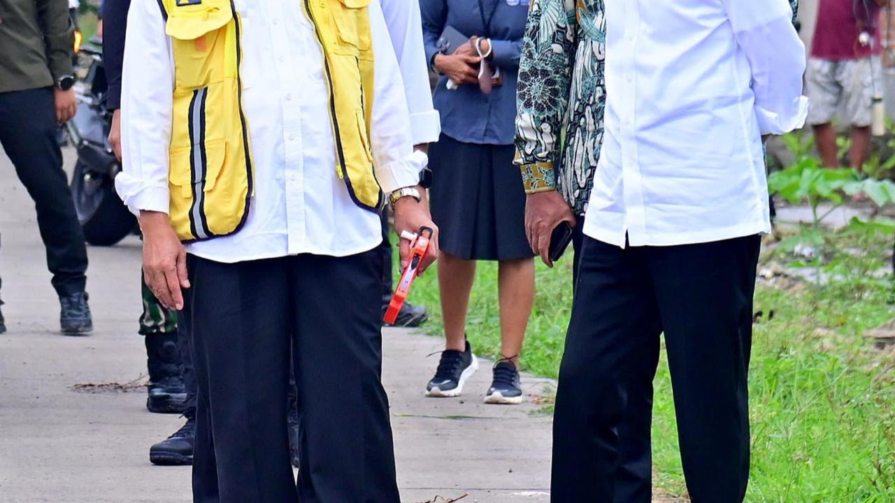 VIDEO: Diisukan Mundur, Pak Bas Dipamerkan Jokowi Saat Blusukan di 'Kandang Banteng