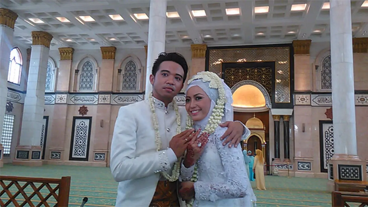 [Bintang] Roby Geisha dan Cinta Ratu Nansya