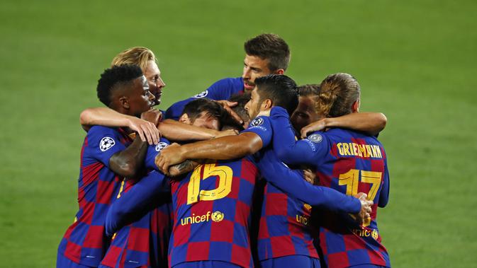 Para pemain Barcelona merayakan gol ke gawang Napoli dalam leg kedua babak 16 besar Liga Champions, Minggu (9/8/2020) dini hari WIB. (AP Photo/Joan Monfort)
