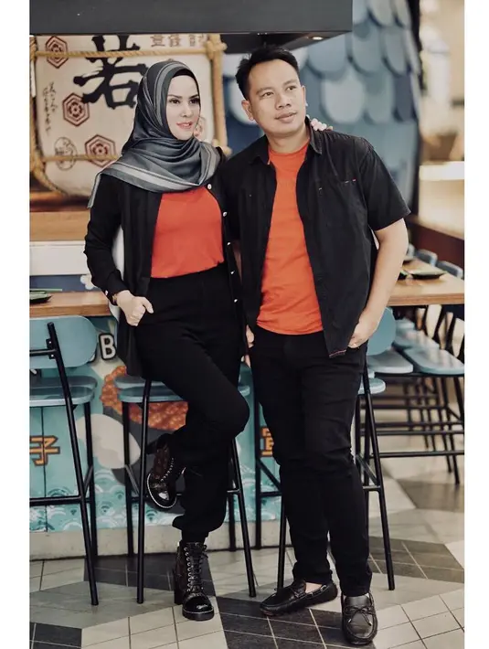 "Aku nya sabar banget sih karena kadang suka enggak ngerti maksudnya atau artinya kalau dia ngomong apa gitu," ungkapnya. (Instagram/angellelga)