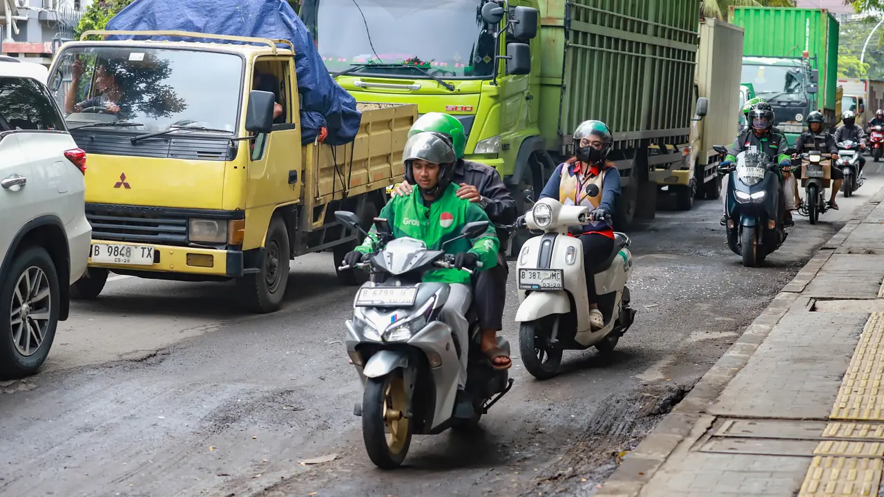 Jalan Mitra Bahari dan Gedong Panjang Penjaringan Jakarta Rusak Parah, Begini Potretnya
