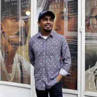 Glenn Fredly selaku eksekutif produser film ‘Surat dari Praha’ sedang menghadapi somasi. Film yang diproduserinya tersebut mendapat somasi dari Yusri Fajar, penulis novel berjudul ‘Surat dari Praha’. (Andy Masela/Bintang.com)