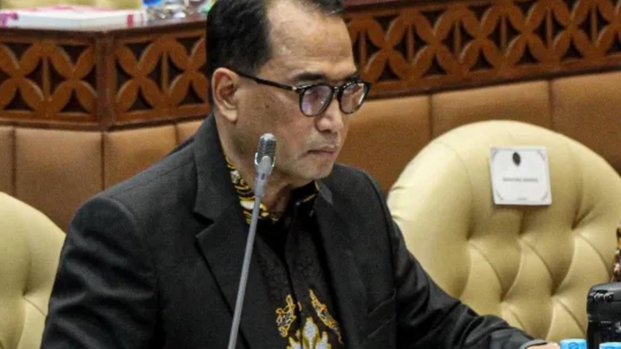 Adita meminta KPK menjadwalkan ulang pemanggilan terhadap Budi Karya. Dia memastikan, Budi Karya akan kooperatif dan mendukung kerja-kerja pemberantasan rasuah.