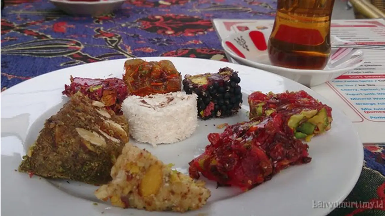 Wisata Istanbul: Turkish Delight, Baklava dan Apple Tea Cafe