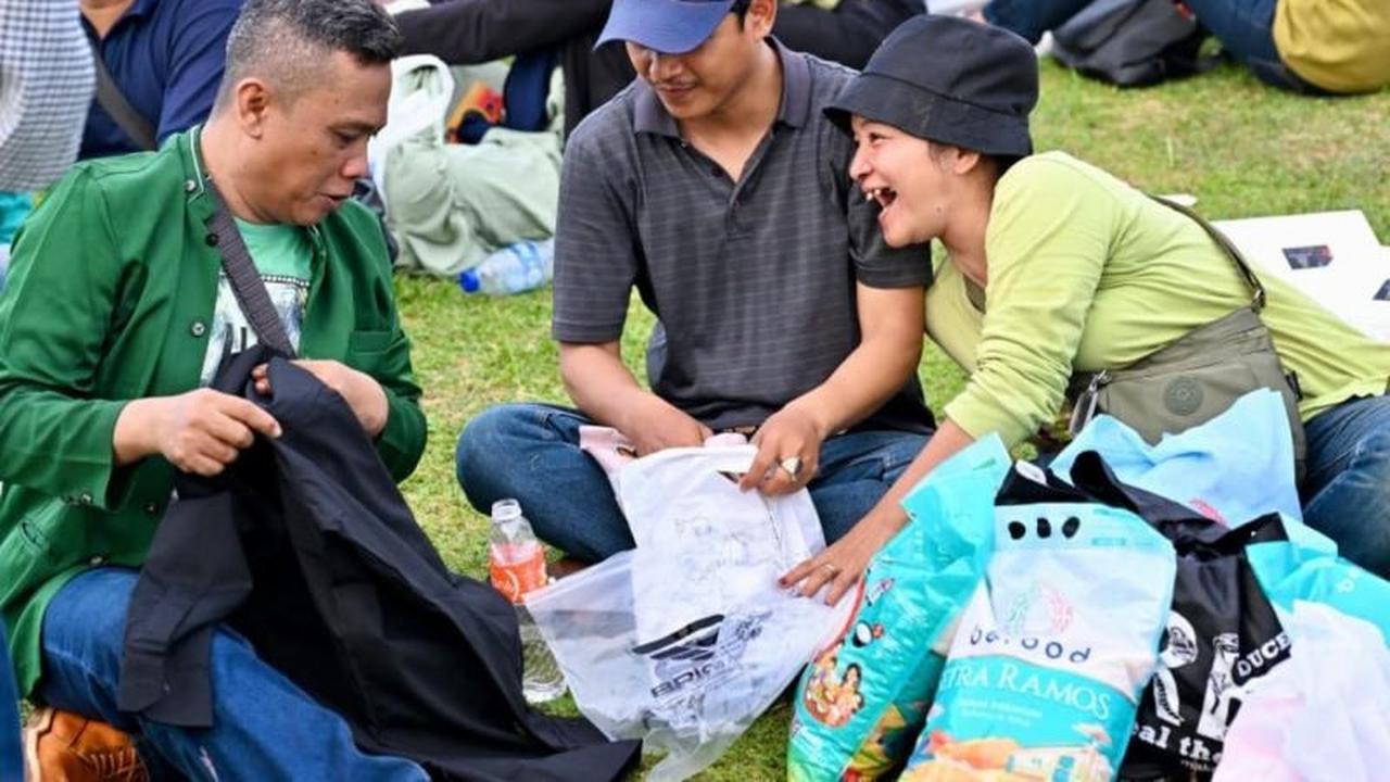 Antusiasme Tinggi Warga di Bazar Rakyat Monas, Presiden Prabowo Inisiasi Distribusi Sembako