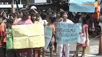 [VIDEO] Jalan Ditutup, Warga Petojo Utara Protes