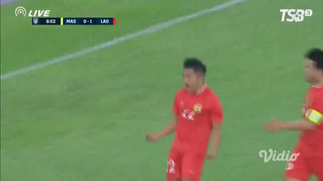 Berita video momen gol indah Laos yang dicetak Phithack Khongmatilath ke gawang Malaysia pada laga fase grup B Piala AFF 2018, Senin (12/11/2018).