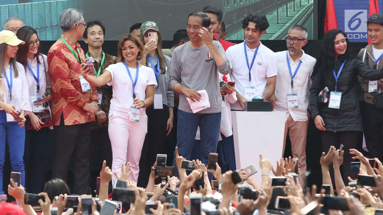 Resmikan Pengoperasian MRT Jakarta fase 1, Jokowi Tembus Kerumunan Warga