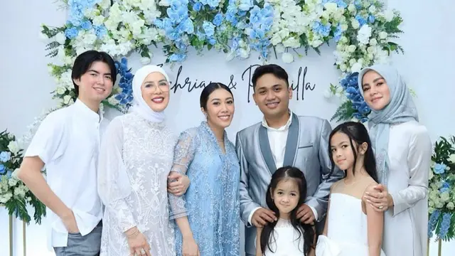 Potret Sean dan Keluarga (Instagram/@ollaramlan)