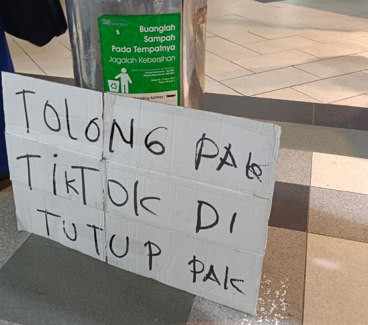 Di lain hal, Yasril juga menggarisbawahi praktik bakar uang di e-commerce maupun social commerce yang membuat harga produk yang dijual jadi jauh lebih murah.