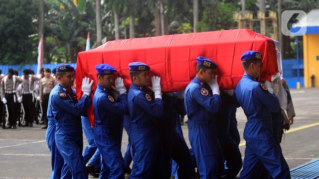 2 Jenazah Korban Helikopter Polri Jatuh Tiba di Markas Polairud Pondok Cabe