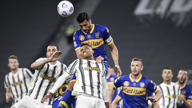FOTO: Alex Sandro Tampil Gemilang, Juventus Taklukkan Parma 3-1