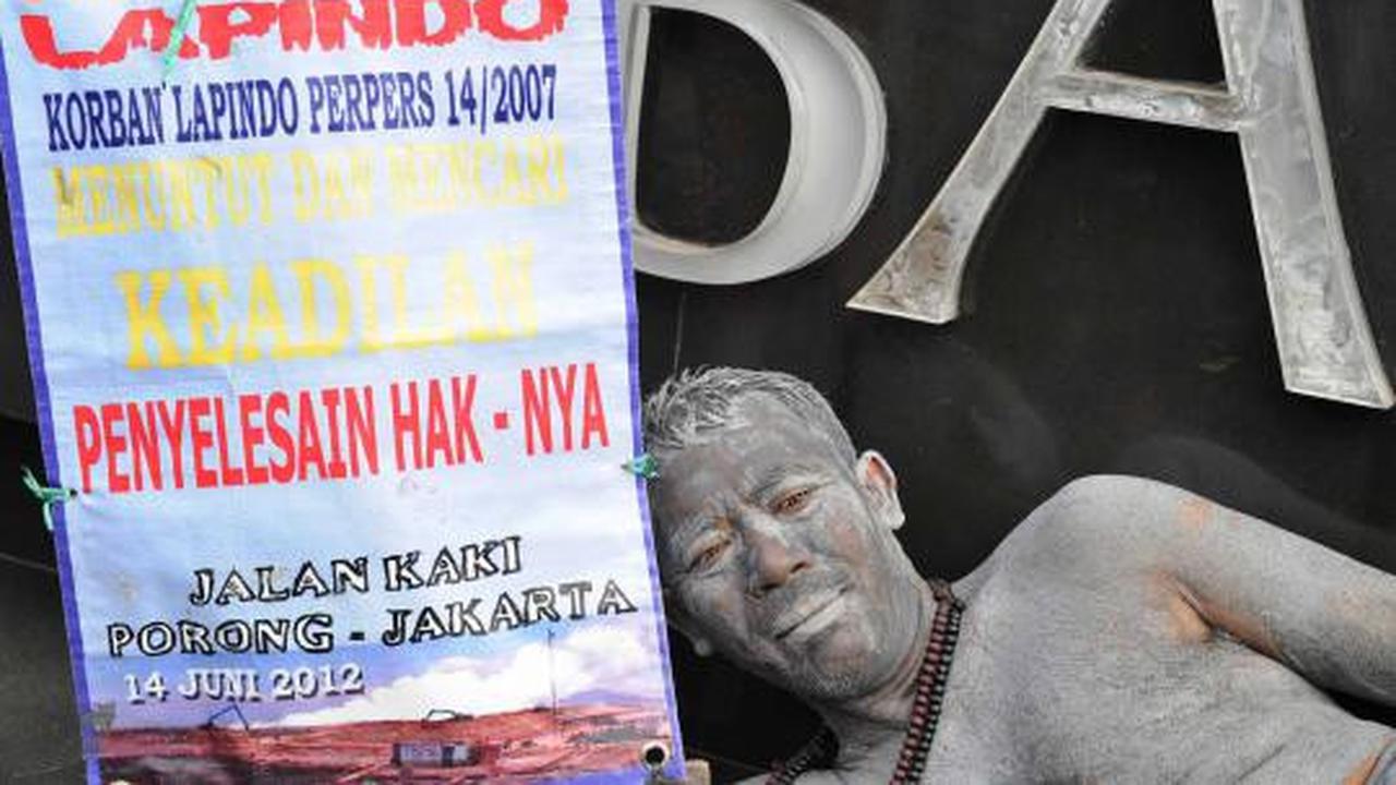 Aksi korban Lapindo di Wisma Bakrie