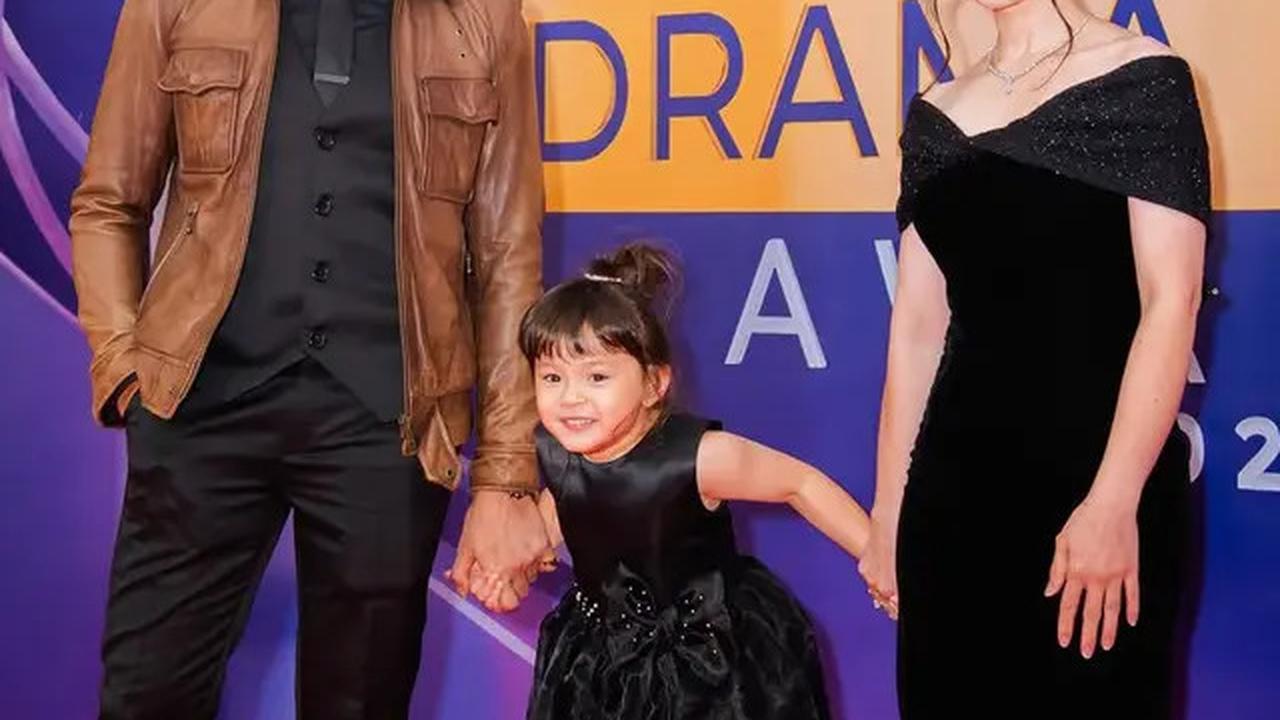 8 Adu Gaya Dress Artis dengan Tampilan Glamor saat Hadir di Acara Penghargaan Drama, Luna Maya, Yuki Kato, hingga Haico Van Der