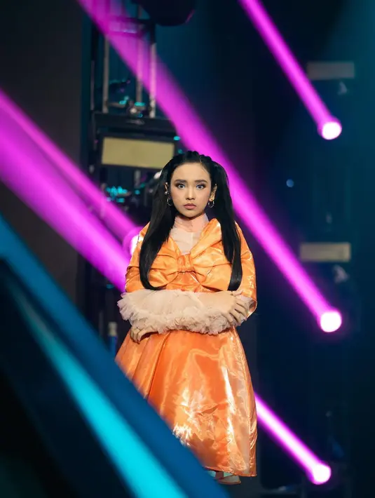 Penyanyi jebolan ajang Indonesia Idol ini juga selalu bisa membuat penonton terkesima sekaligus terpukau saat tampil di atas panggung. (FOTO: instagram.com/lyodraofficial/)