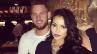 Striker Klub Medioker Ini Punya Pacar Terseksi di Inggris