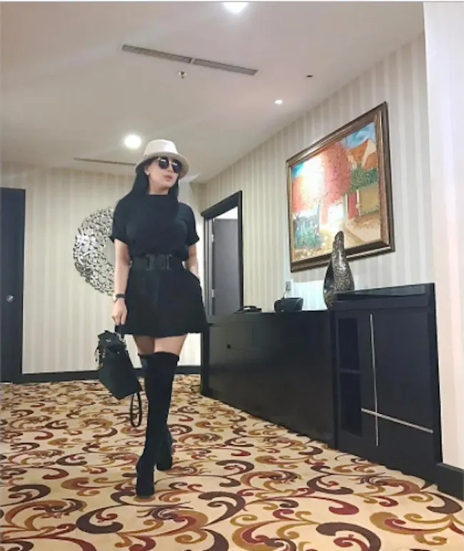 Padu padan busana untuk cewek bertubuh pendek ala Syahrini. (princessyahrini/instagram)