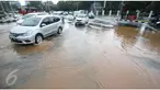 Gubernur DKI Jakarta Basuki Tjahaja Purnama atau Ahok menemukan 'biang kerok' banjir di  kawasan depan Istana Merdeka.  Mantan Bupati Belitung Timur itu curiga, ada pihak yang sengaja menggunakan banjir untuk memainkan isu Istana Merdeka.