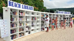 Herman Kompernas membangun sebuah perpustakaan di tepi pantai Bulgarian Black Sea Albena. Perpustakaan ini memiliki lebih dari 2500 buku dalam 10 bahasa yang berbeda. Perpustakaan ini menjadi perpustakaan paling santai di seluruh dunia. (outret.com)
