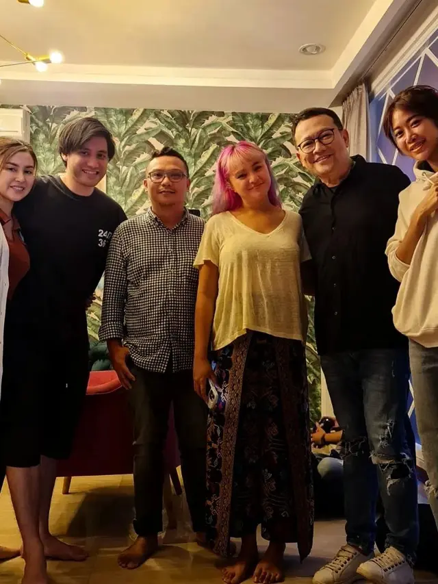 Potret Marshanda bersama personel Vierratale dan Alvin Adam (Foto: Instagram @alvinadam1)