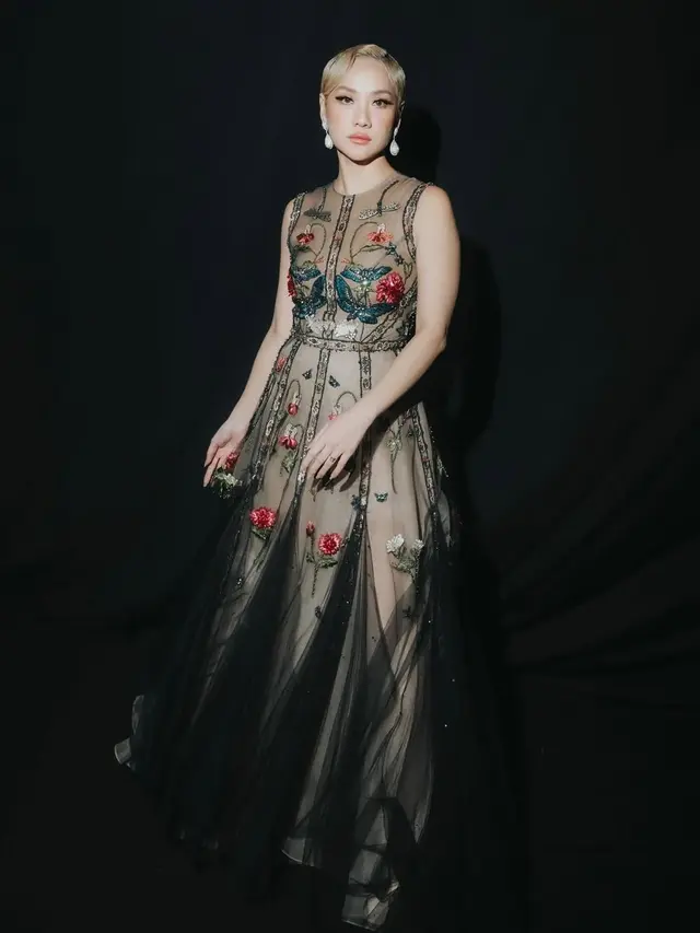 Pesona Dualisme Bunga Citra Lestari Kenakan Floral Dress, dari Tampil Elegan Jadi Estetik Edgy