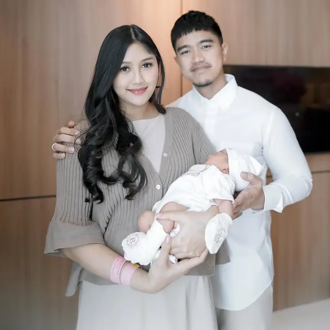 Potret Menawan Erina Gudono dengan Makeup Natural dalam Foto Pasca Kelahiran yang Baru Terungkap