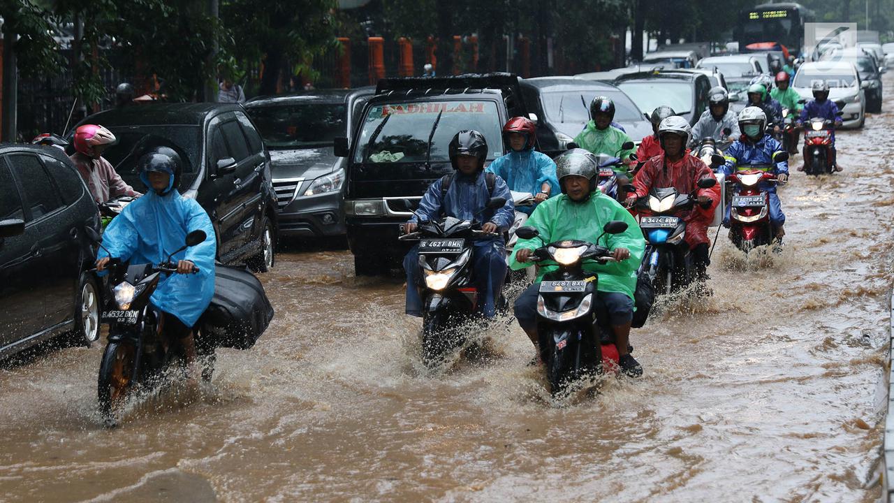 Lapangan Banteng Terendam Banjir