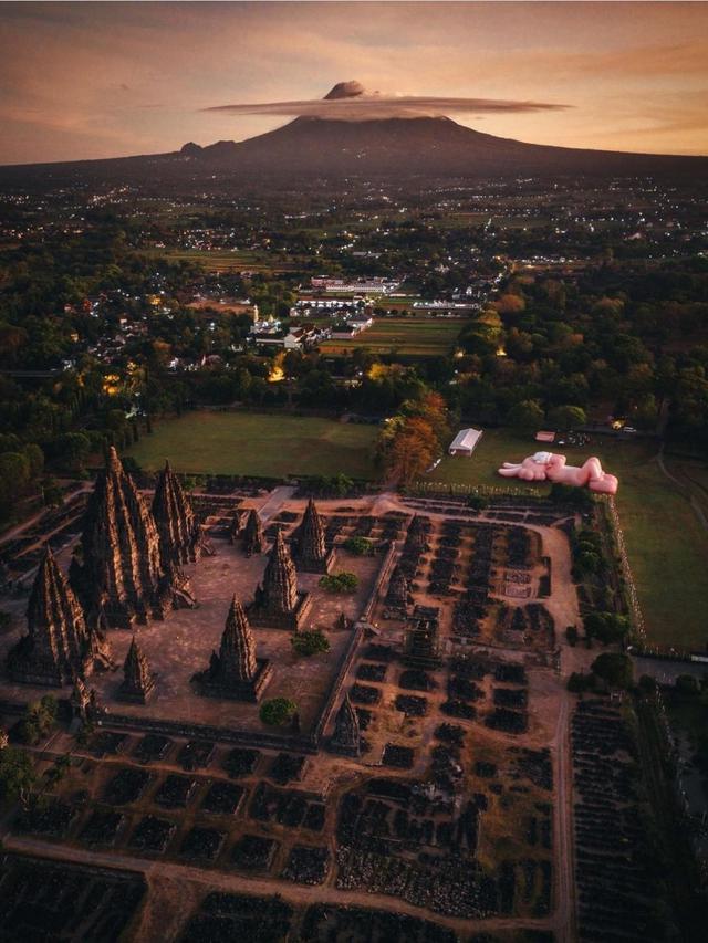 KAWS Holiday di Candi Prambanan