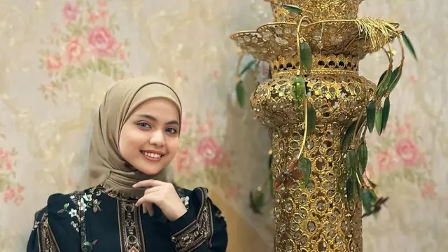 Potret cantik Putri Isnari berhijab dan bercadar. (credit: instagram.com/putriisnari3)