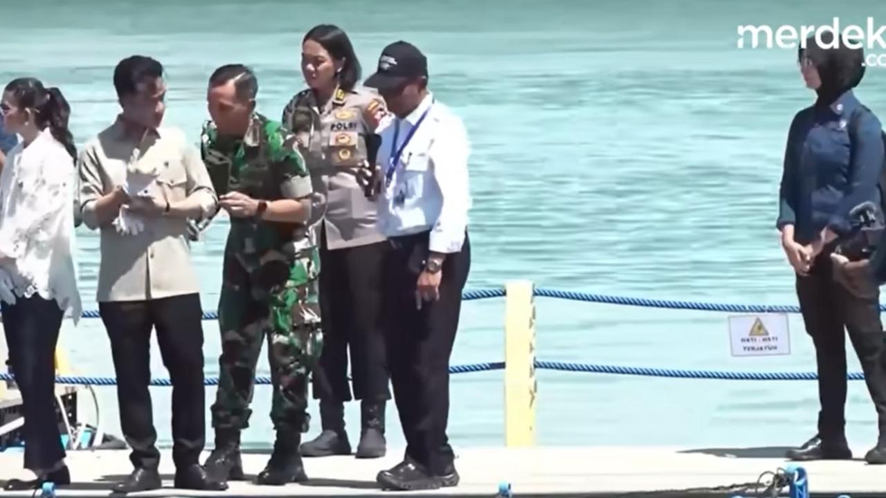VIDEO: Detik-detik Gibran Diingatkan Anggota TNI Gunakan Sarung Tangan saat Panen Lobster
