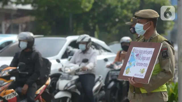 Aksi Satpol PP Ingatkan Bahaya Covid-19