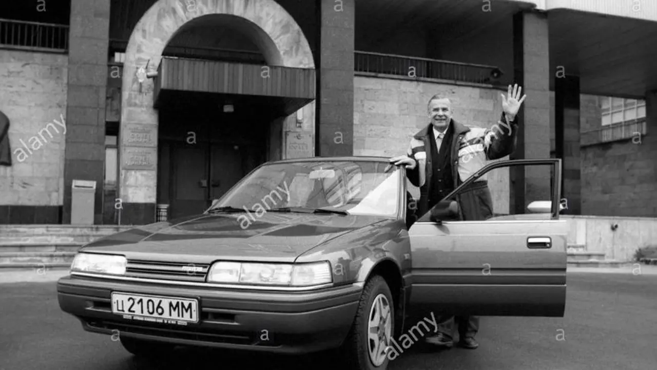 Lev Yashin dan Mazda