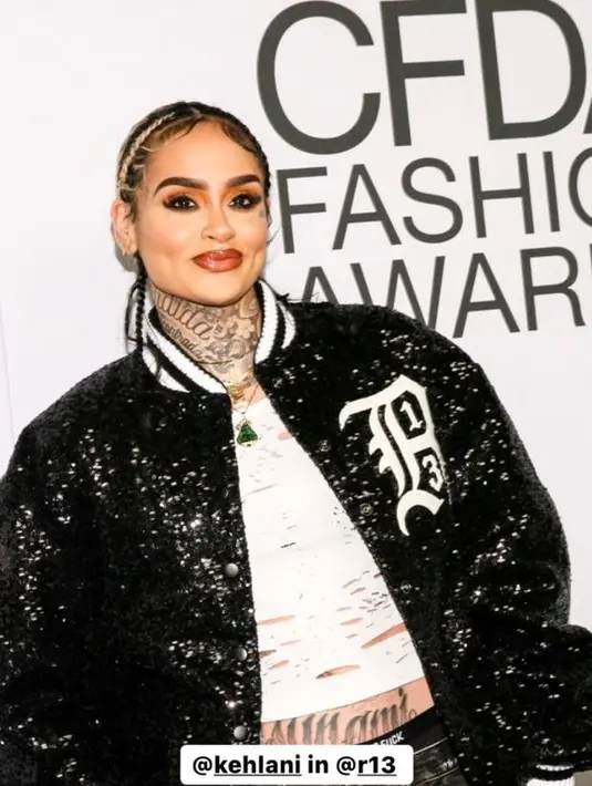 Pelantun Good Life Kehlani hadiri CFDA Fashion Award 2021 dalam balutan busana dari R13. (Instagram/cfda).