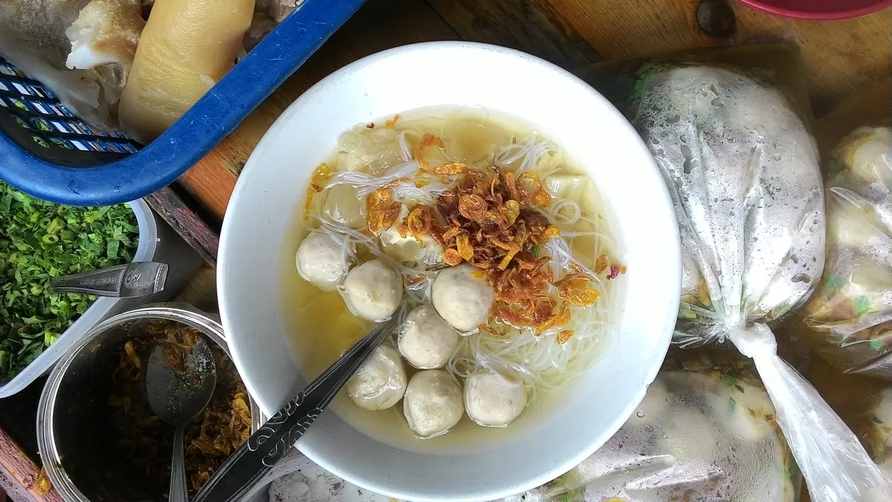 Bakso Kikil Gerobak di Bogor Ini Jadi Favorit Pesohor