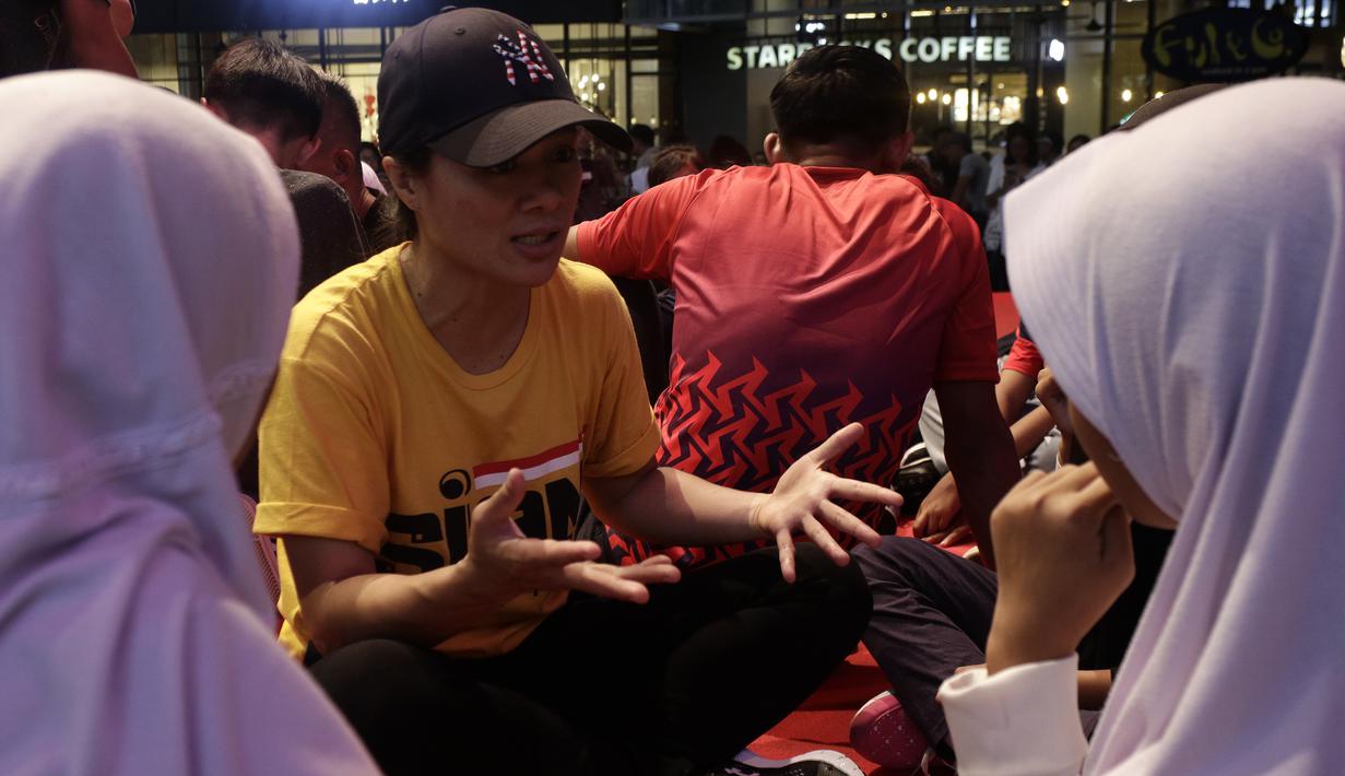 Petarung One Championship, Priscilla Hertati Lumban Gaol, saat acara meets and greet ONE Championship dan Timnas Indonesia di Gandaria City Mall, Jakarta, Sabtu (25/1). ONE Championship dan PSSI bersinergi untuk pengembangan atlet di Tanah Air. (Bola.com/Yoppy Renato)