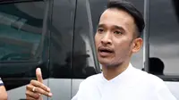 "Sudah bisa ketawa lagi, senang-senang lagi. Cuma kalau sedihnya ada lah pasti. Namanya juga kena musibah, kalau lagi kumpul pasti lupa. Cuma kalau pas lagi sepi pasti nangis lagi," terangnya. (Nurwahyunan/Bintang.com)