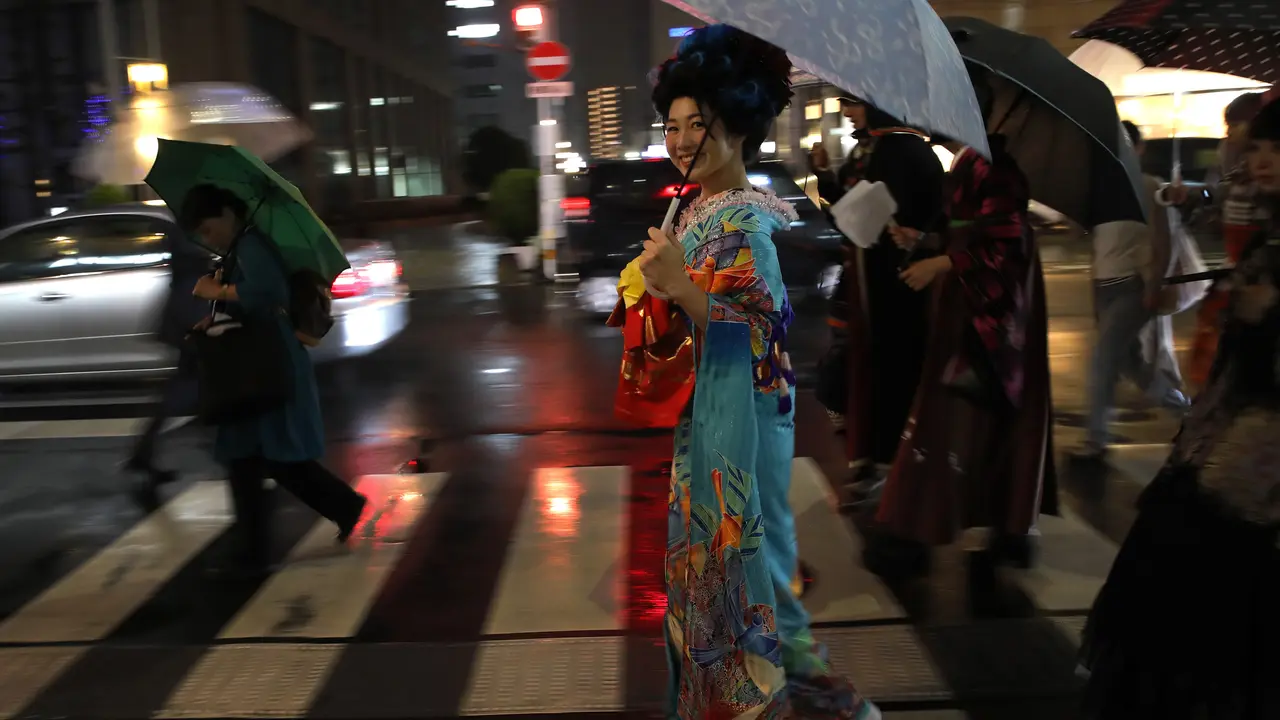 Saat Wanita-Wanita Jepang Berbusana Kimono di Jalanan