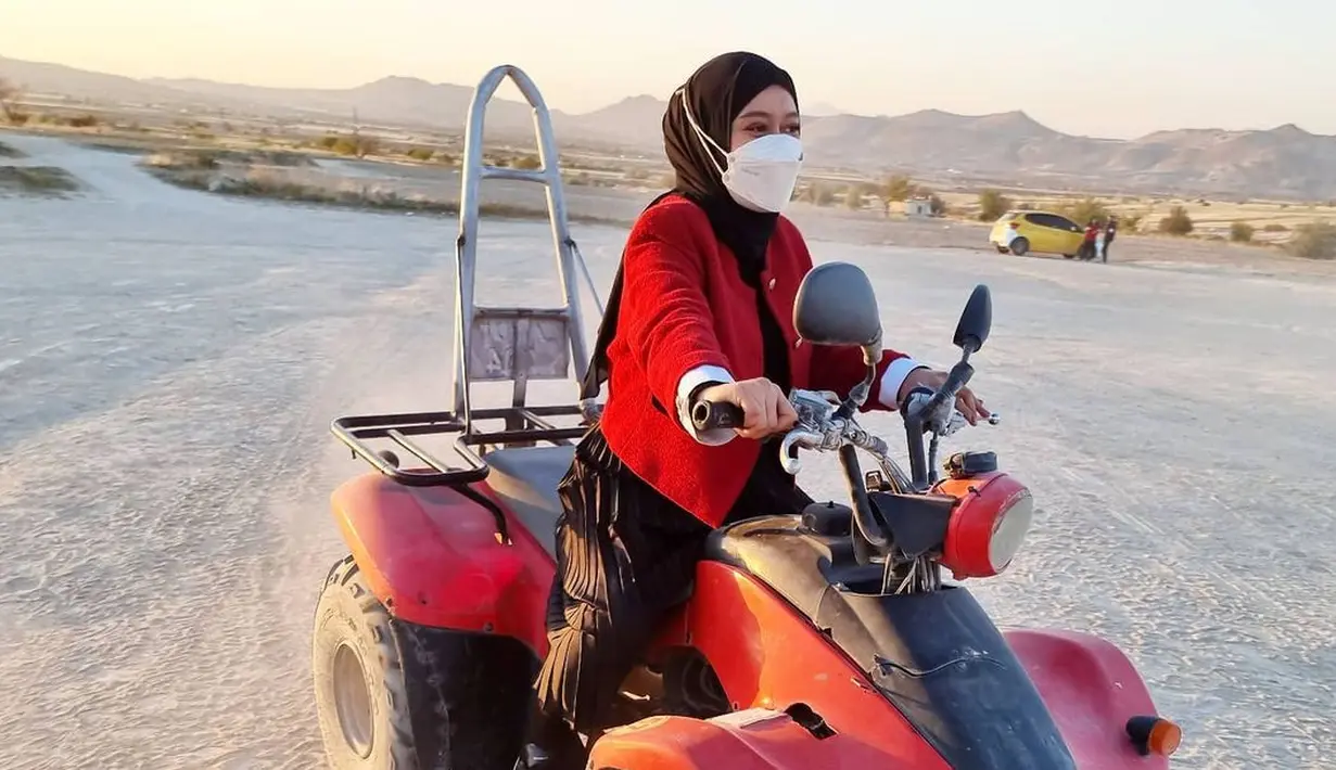 Lesti Kejora dan Rizky Billar (Instagram/ayah_kejora)