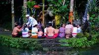 Upacara melukat di Desa Jatiluwih Bali. (dok. Biro Komunikasi Publik Kemenparekraf)