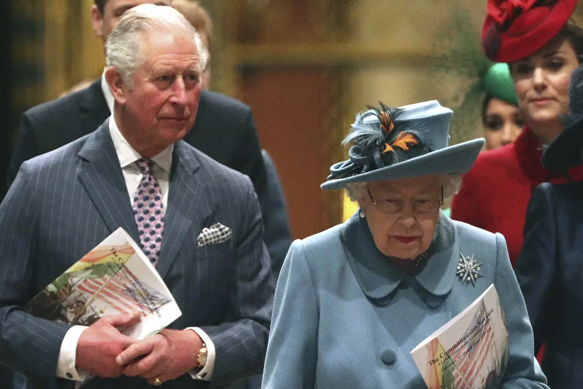 Pangeran Charles dan Ratu Elizabeth II (Yui Mok/PA via AP, File)