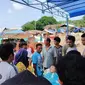 Novitri saat tiba kembali usai pualng dari RS Umum Labuha. (Liputan6.com/Hairil Hiar)