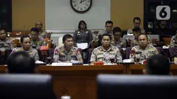 Kapolri Jenderal Polisi Idham Azis (kedua kiri) saat rapat kerja dengan Komisi III DPR di Kompleks Parlemen, Jakarta, Kamis (30/1/2020). Rapat membahas Rencana Kerja 2020, Tindak lanjut kasus Novel Baswedan, Penanganan Kasus Natuna dan Penanganan Kasus Taman Sari. (Liputan6.com/Johan Tallo)