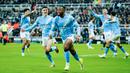 Pemain Manchester City, Antoine Semenyo, melakukan selebrasi setelah mencetak gol ke gawang Newcastle United pada laga leg pertama semifinal Carabao Cup di Stadion St James Park pada Rabu (14/1/2026) dini hari. (AP Photo/Dave Thompson)
