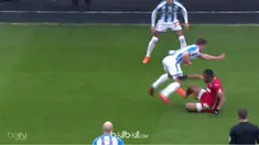 Jordan Ayew dikartu merah oleh wasit saat Swansea hadapi Huddersfield. This video is presented by Ballball.