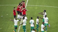 Di leg kedua (30/3/2022) saat Senegal gantian menjamu Mesir laga berakhir 1-0 untuk senegal di waktu normal hingga perpanjangan waktu. Laga pun harus diselesaikan lewat adu penalti. (AP/Stefan Kleinowitz)